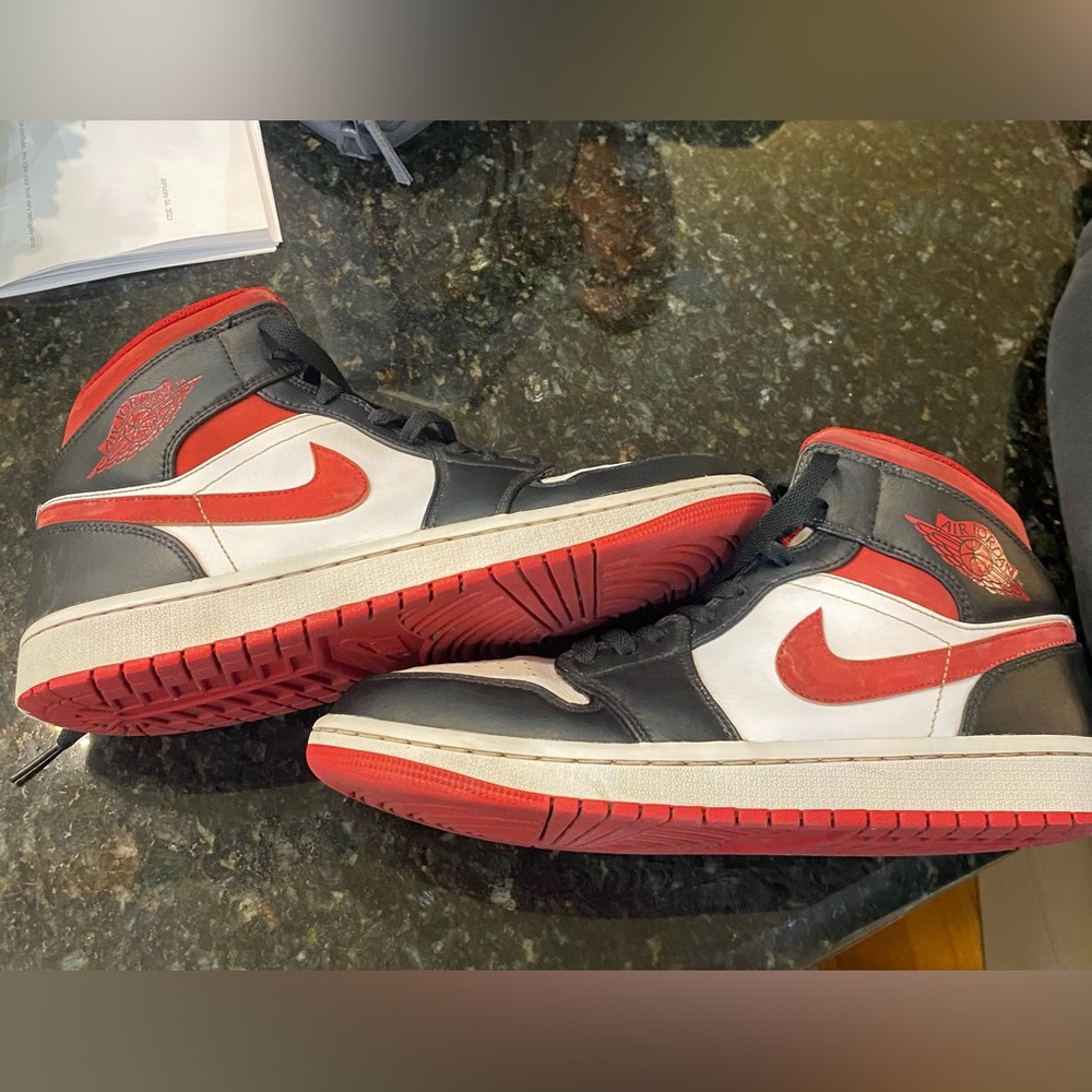 Nike Mens Air Jordan 1 Mid Sneaker, Adult
